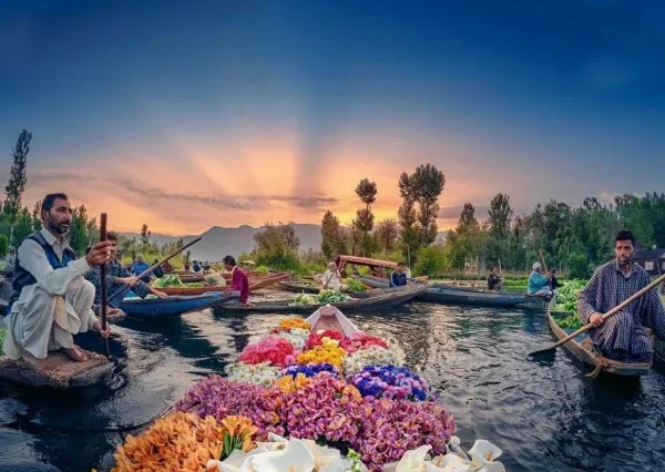 Kashmir Family Tour: 4 Nights/5 Days - Srinagar, Gulmarg, Sonamarg, Pahalgam & Local Exploration